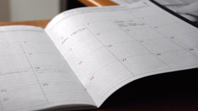 Weißer Kalender