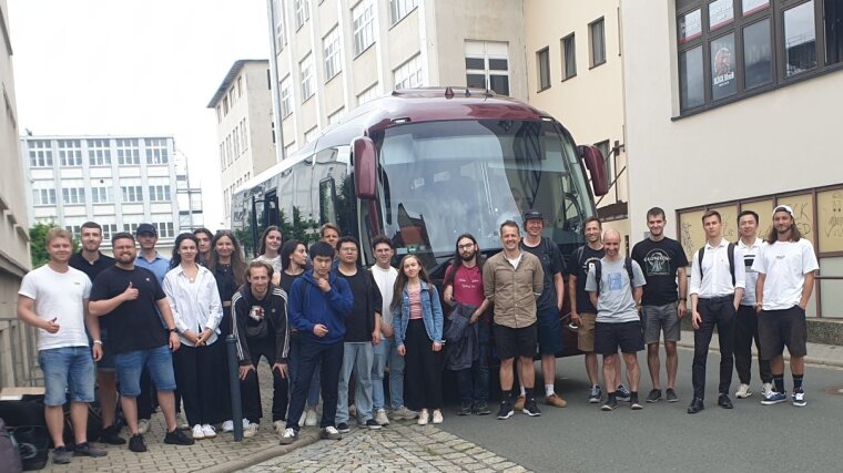 Studierende, Lehrende und Mitarbeiter von Skatedeluxe