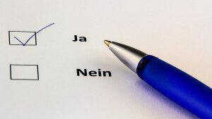 Wahlzettel und Stift