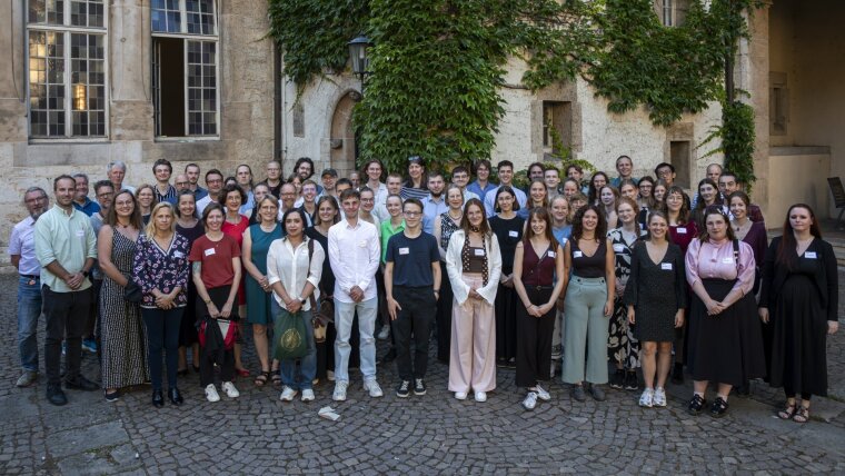 Gruppenbild der Honours-Studierenden des Jahrgangs 2025 mit Betreuer:innen