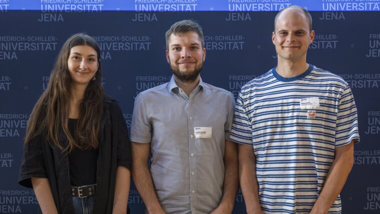 Rebecca Köhler (l.) mit weiteren Honours-Studierenden