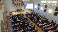 Blick von oben auf die Aula